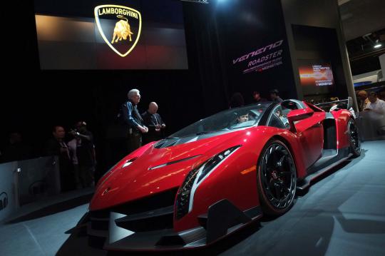 Kemewahan mobil masa depan Lamborghini V Roadster & Toyota FCV