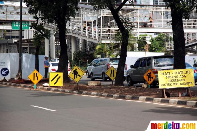 Foto Menengok pengerjaan tahap awal proyek MRT  di Jalan 