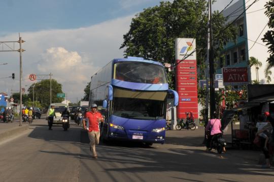 Ketika bus tingkat mewah buatan Kudus diuji coba di Jakarta