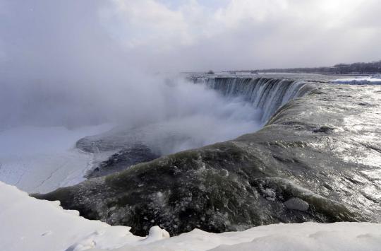 Cuaca ekstrem, air terjun Niagara membeku