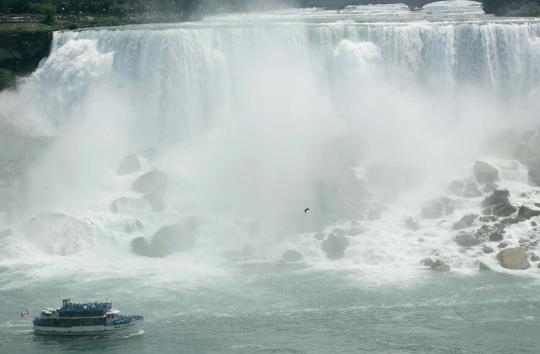 Cuaca ekstrem, air terjun Niagara membeku