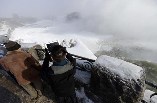 Cuaca ekstrem, air terjun Niagara membeku