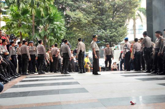 Ketika ratusan polisi amankan kedatangan Anas di KPK