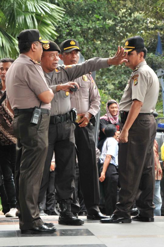 Ketika ratusan polisi amankan kedatangan Anas di KPK