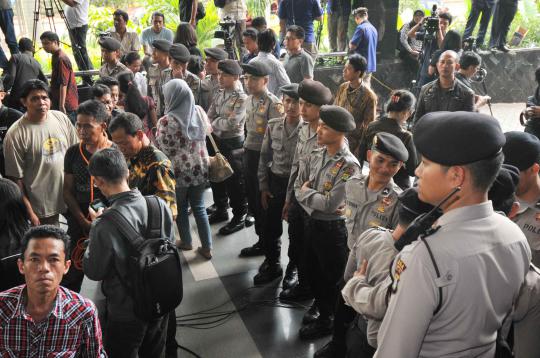 Ketika ratusan polisi amankan kedatangan Anas di KPK