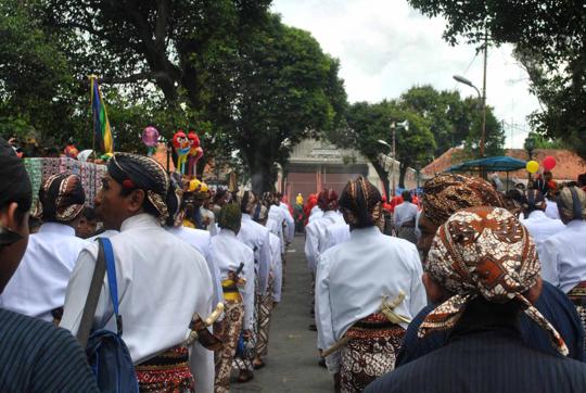 Aksi berebut gunungan warnai perayaan Maulid Nabi di Yogyakarta
