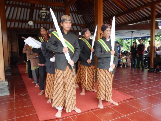 Tradisi jamasan pusaka dalam peringatan Maulid Nabi di Banyumas