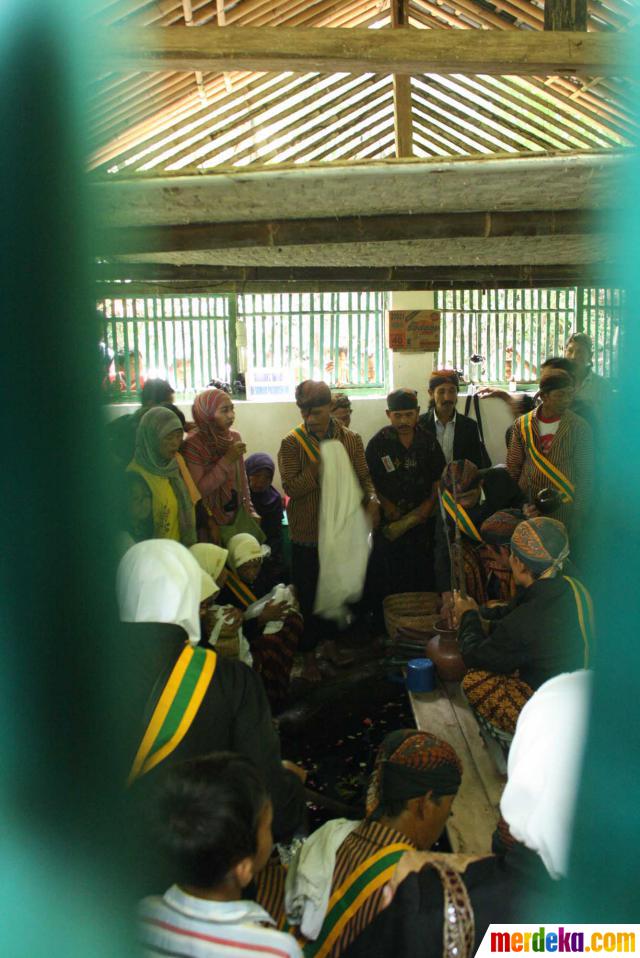 Foto : Tradisi jamasan pusaka dalam peringatan Maulid Nabi 