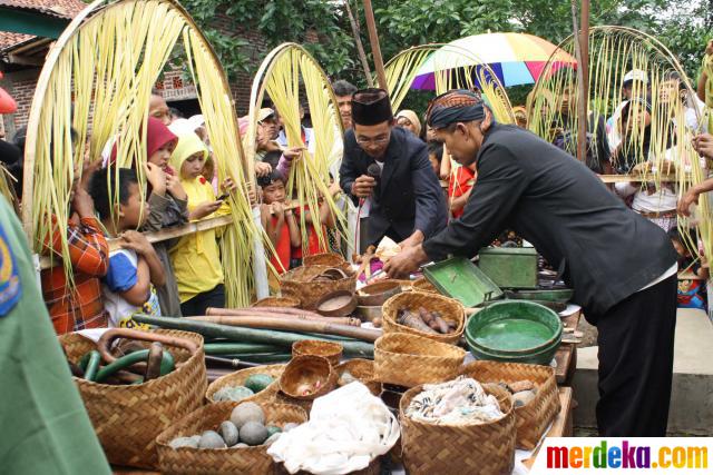 Foto : Tradisi jamasan pusaka dalam peringatan Maulid Nabi 