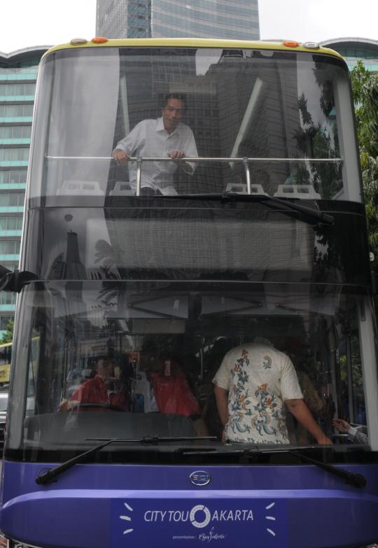 Usai diluncurkan, Jokowi jajal bus tingkat wisata