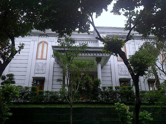 Ini rumah mewah bak istana bergaya Eropa milik Sutan Bhatoegana