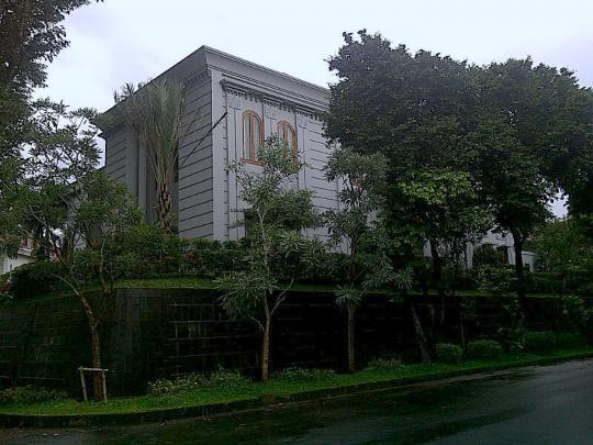 Ini rumah mewah bak istana bergaya Eropa milik Sutan Bhatoegana