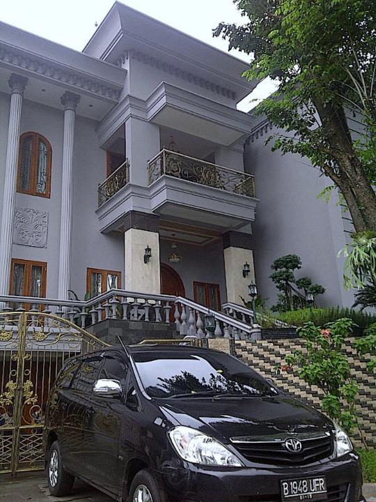 Ini rumah mewah bak istana bergaya Eropa milik Sutan Bhatoegana