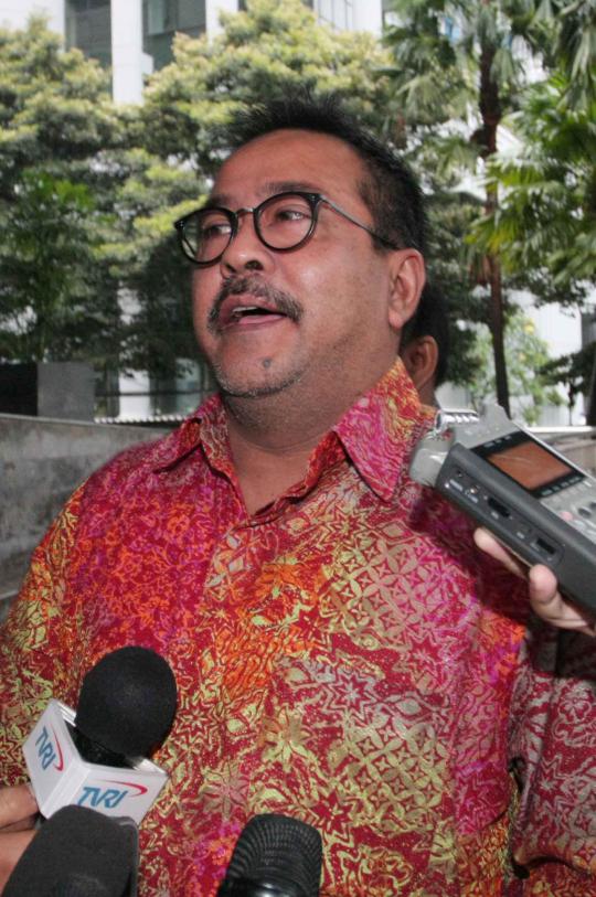 Berbatik merah, Rano Karno penuhi panggilan KPK