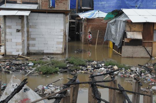 Kali Sunter meluap, warga Kampung Pulo Kandang kebanjiran