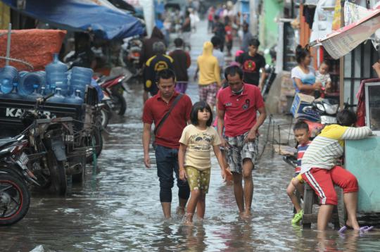 Kali Sunter meluap, warga Kampung Pulo Kandang kebanjiran