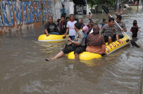 Banjir genangi Jalan Mangga Dua, arus transportasi lumpuh