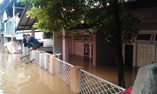 Ini kondisi banjir yang genangi Kampung Pulo & Jalan Jatinegara