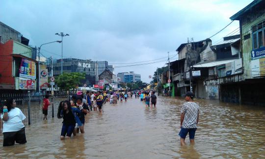 Ini kondisi banjir yang genangi Kampung Pulo & Jalan Jatinegara