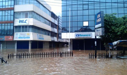 Ini kondisi banjir yang genangi Kampung Pulo & Jalan Jatinegara