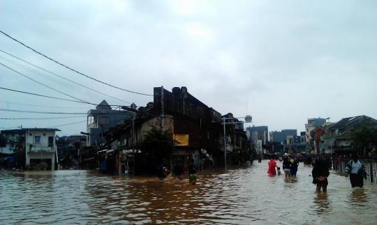 Ini kondisi banjir yang genangi Kampung Pulo & Jalan Jatinegara