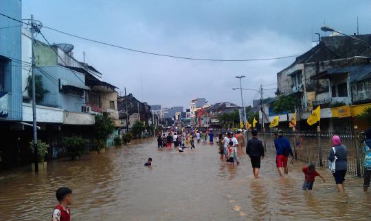 Ini kondisi banjir yang genangi Kampung Pulo & Jalan Jatinegara
