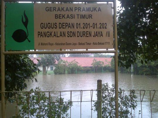 Terus diguyur hujan, SDN Duren Jaya Bekasi terendam banjir