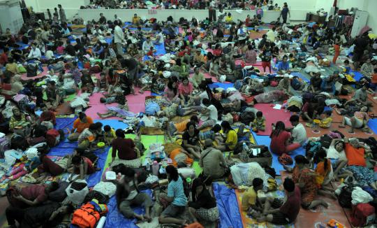 Kondisi ribuan korban banjir Bidara Cina mengungsi di GOR Otista