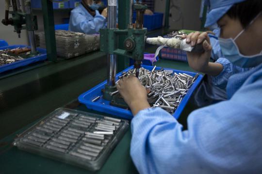 Mengintip pembuatan rokok elektronik di China