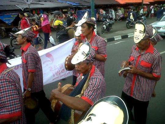 Dukung Jokowi nyapres, warga Yogyakarta pawai di Malioboro