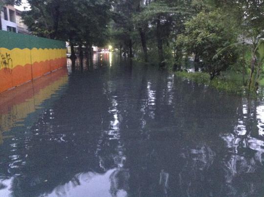 Banjir Kelapa Gading mulai surut