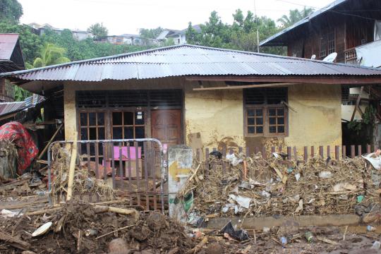 Dampak akibat banjir bandang menerjang Manado