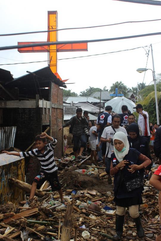 Dampak akibat banjir bandang menerjang Manado