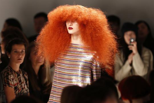 Tampil bergaya seksi dan unik di Fashion Haute Couture