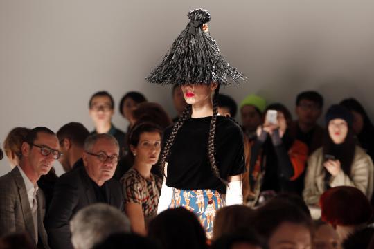 Tampil bergaya seksi dan unik di Fashion Haute Couture