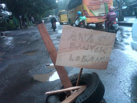 Dua hari terendam banjir, jalur Pantura banyak lubang