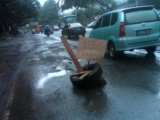 Dua hari terendam banjir, jalur Pantura banyak lubang