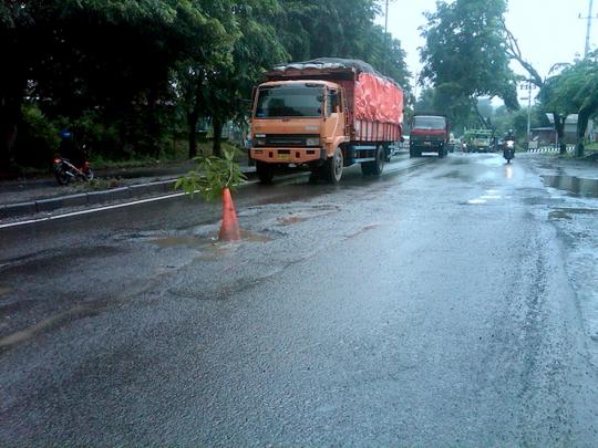 Dua hari terendam banjir, jalur Pantura banyak lubang