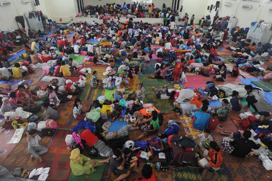 Menengok kondisi ribuan korban banjir di Gor Otista