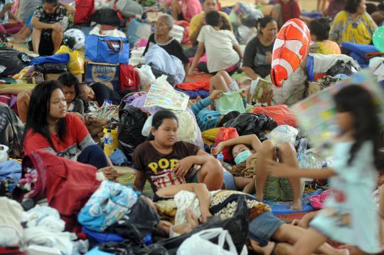 Menengok kondisi ribuan korban banjir di Gor Otista