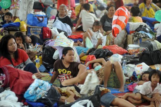 Menengok kondisi ribuan korban banjir di Gor Otista