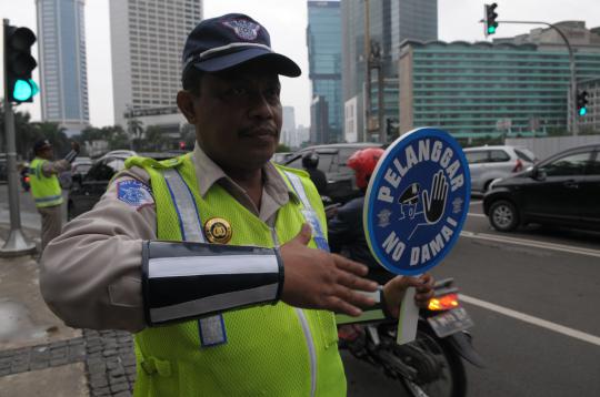 Aksi Polantas di Bundaran HI sosialisasikan budaya bersih suap