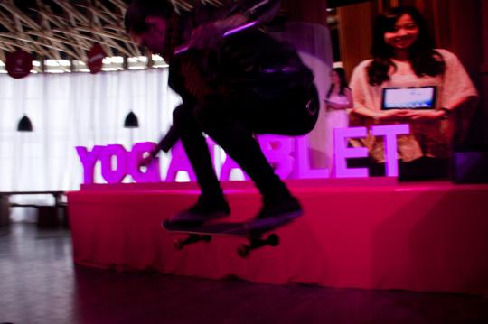 Siap bertarung di ranah tablet, Lenovo luncurkan Yoga Tablet
