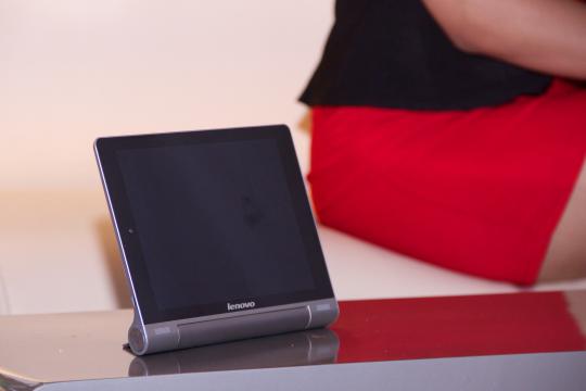 Siap bertarung di ranah tablet, Lenovo luncurkan Yoga Tablet