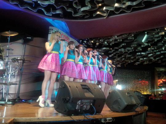 Aksi centil Cherry Belle di launching EVERCOSS A7T