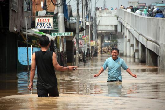 Banjir hingga 2 meter rendam wilayah Kalibata