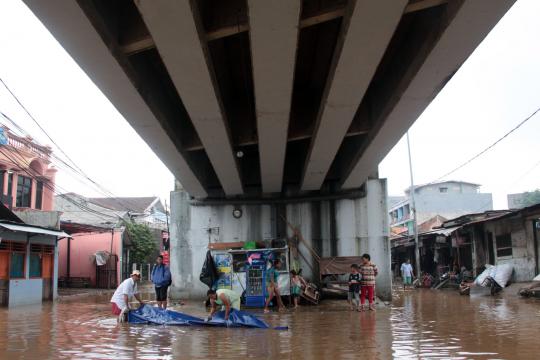 Banjir hingga 2 meter rendam wilayah Kalibata