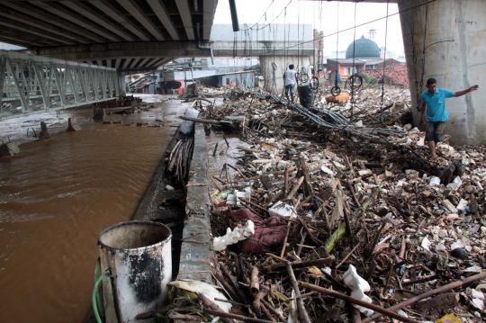 Banjir hingga 2 meter rendam wilayah Kalibata