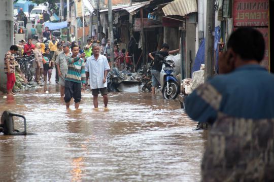 Banjir hingga 2 meter rendam wilayah Kalibata