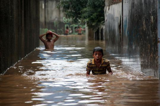 Banjir hingga 2 meter rendam wilayah Kalibata